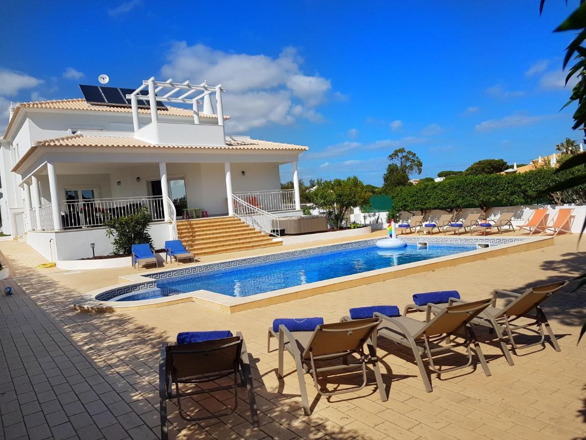 Sunset Villa By Laranjal Rentals Olhos de Água Kültér fotó